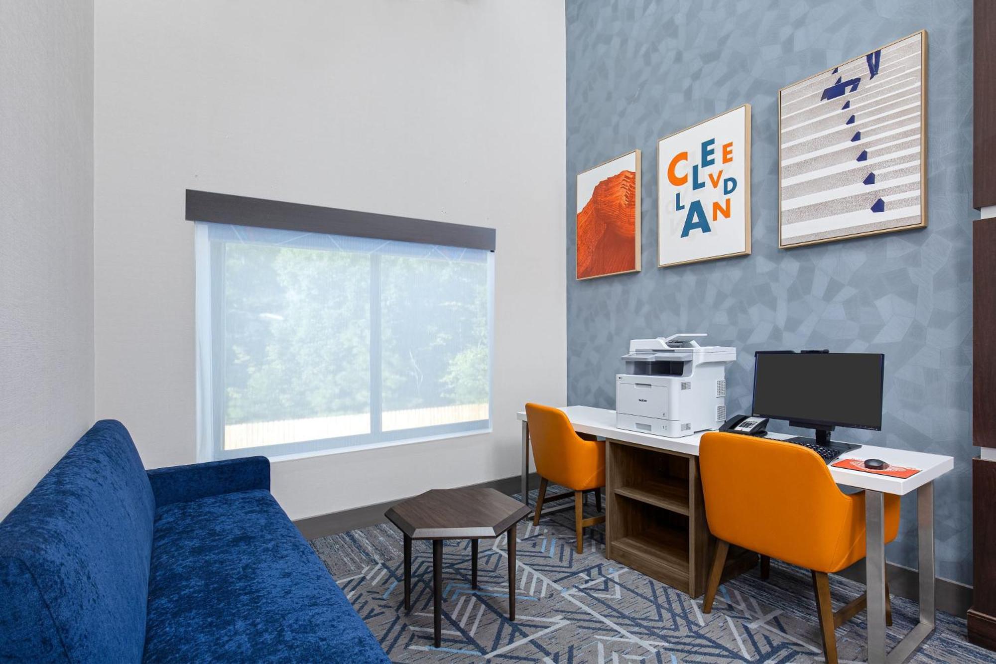 Holiday Inn Express & Suites - Cleveland Northwest By Ihg Exteriör bild