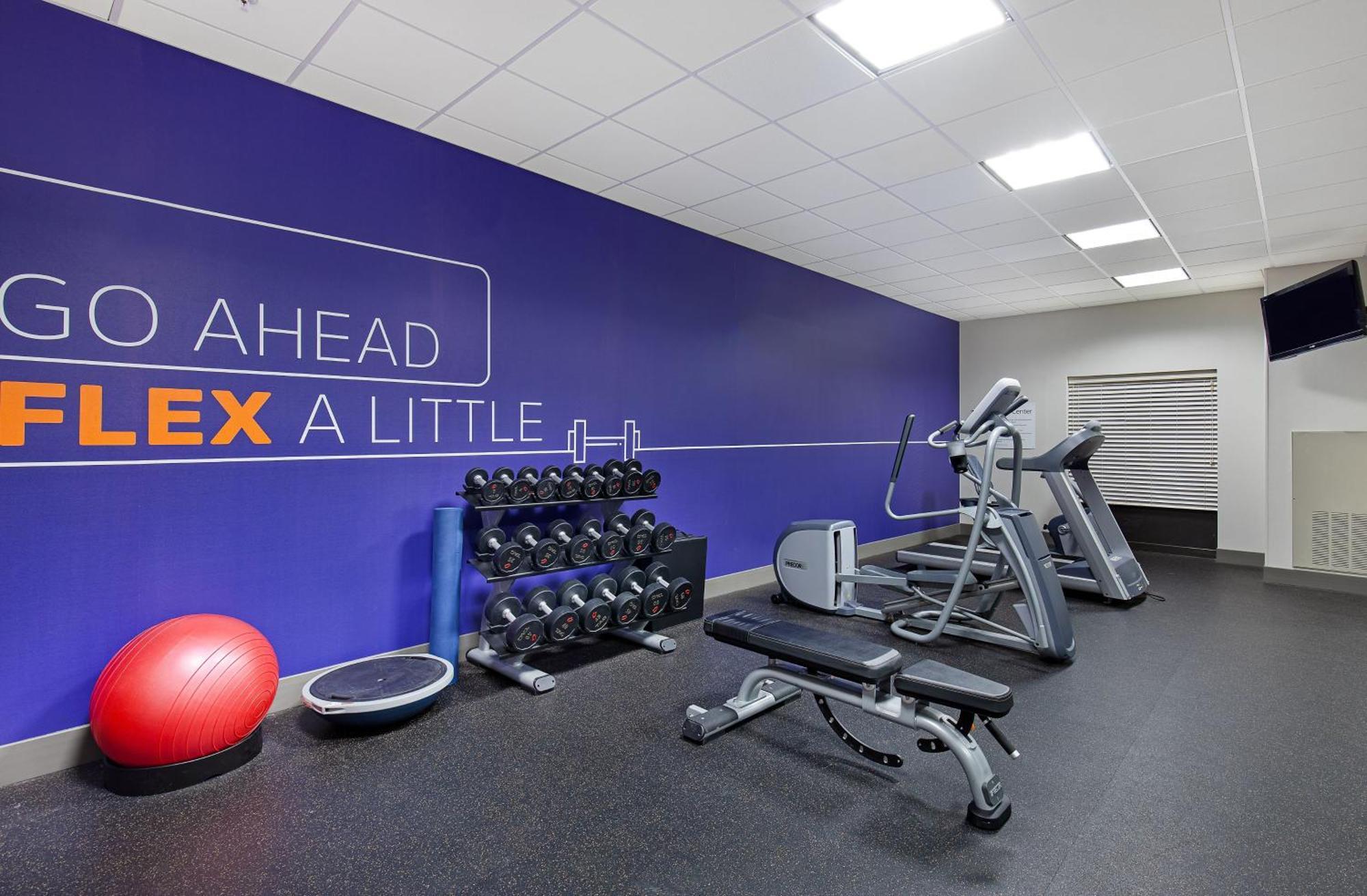 Holiday Inn Express & Suites - Cleveland Northwest By Ihg Exteriör bild