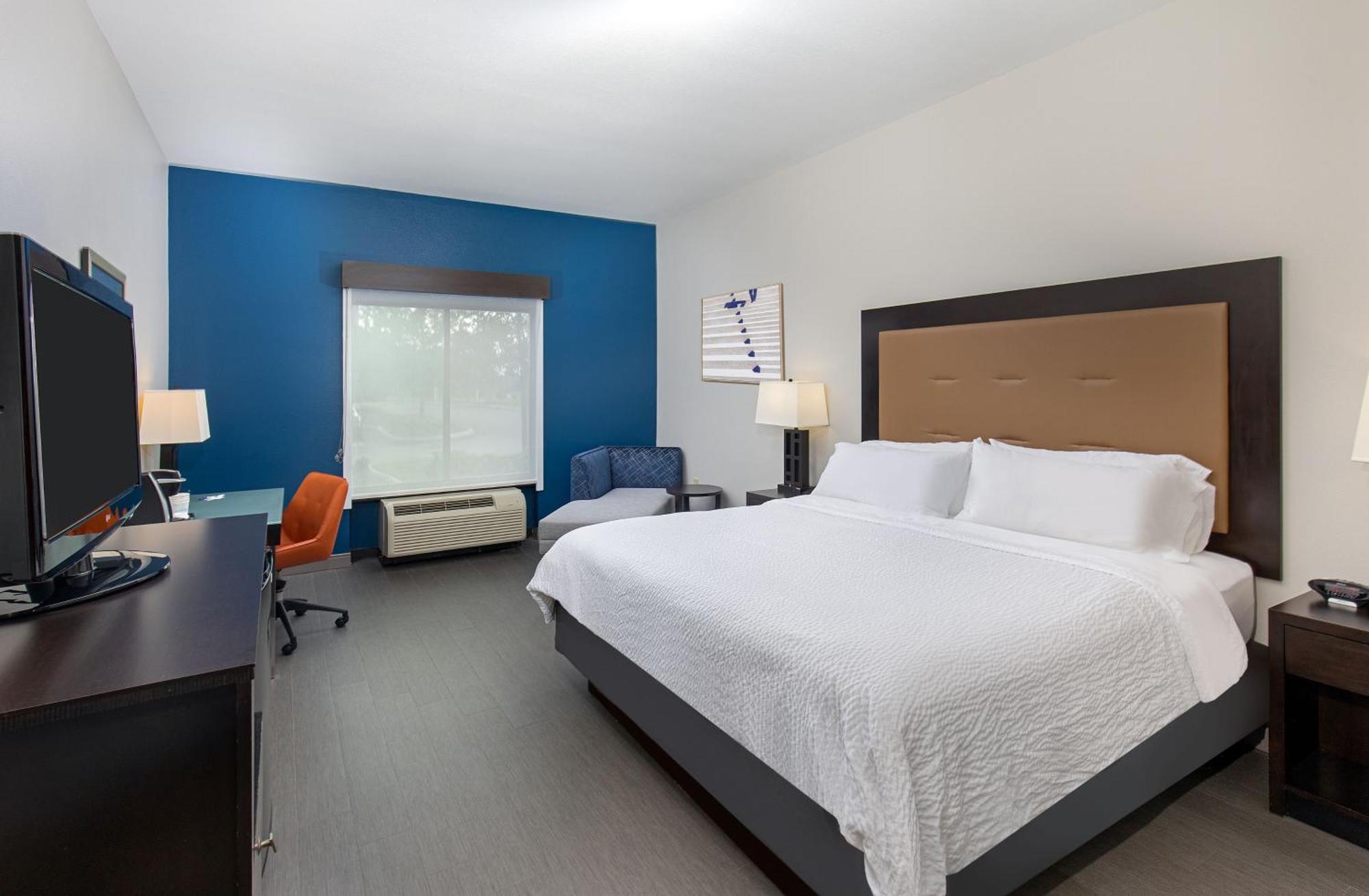 Holiday Inn Express & Suites - Cleveland Northwest By Ihg Exteriör bild