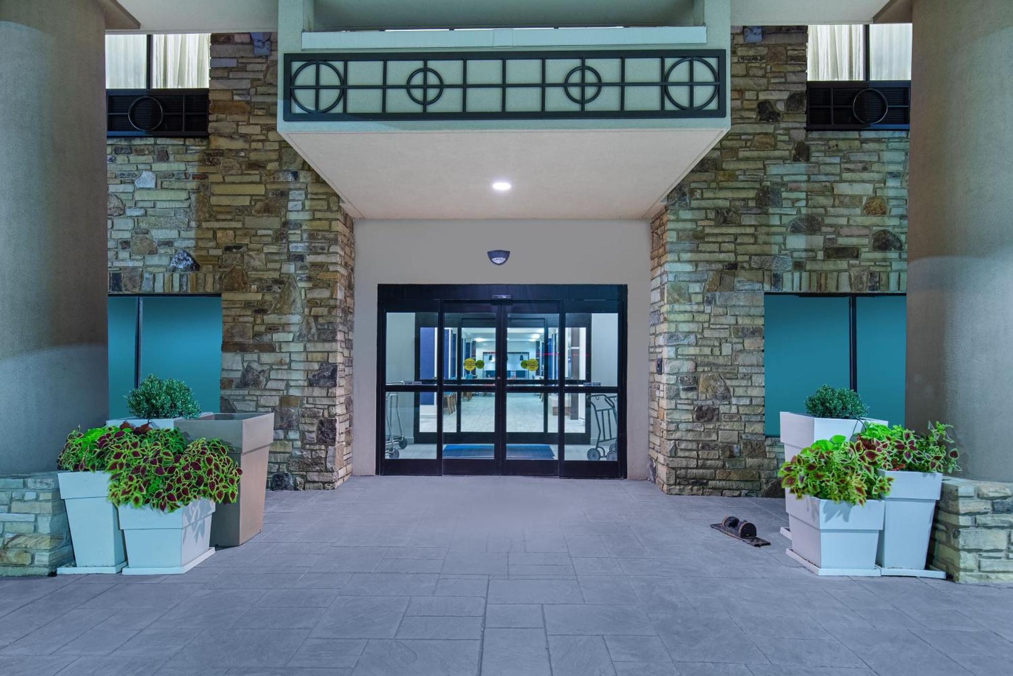 Holiday Inn Express & Suites - Cleveland Northwest By Ihg Exteriör bild