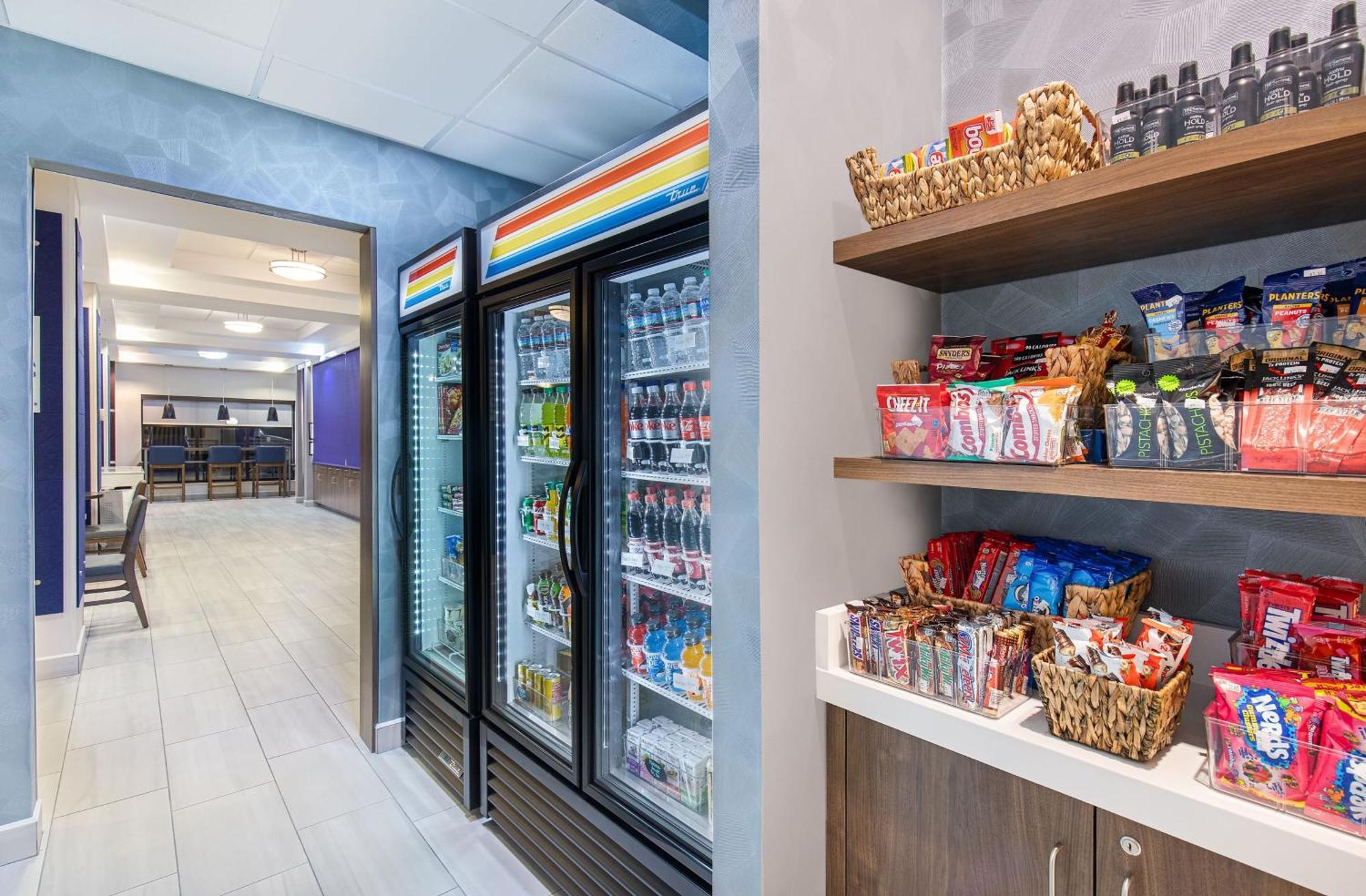Holiday Inn Express & Suites - Cleveland Northwest By Ihg Exteriör bild