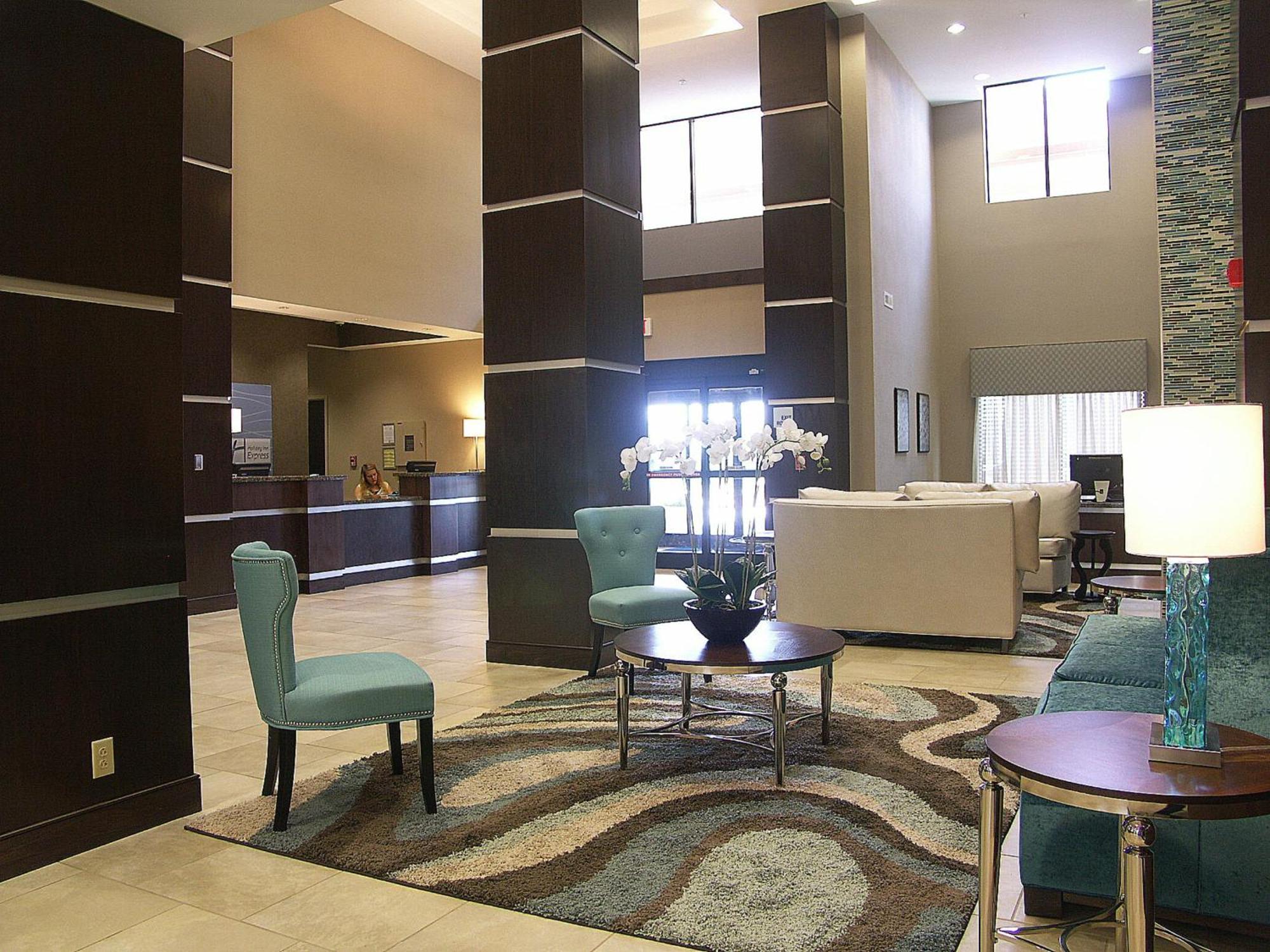 Holiday Inn Express & Suites - Cleveland Northwest By Ihg Exteriör bild