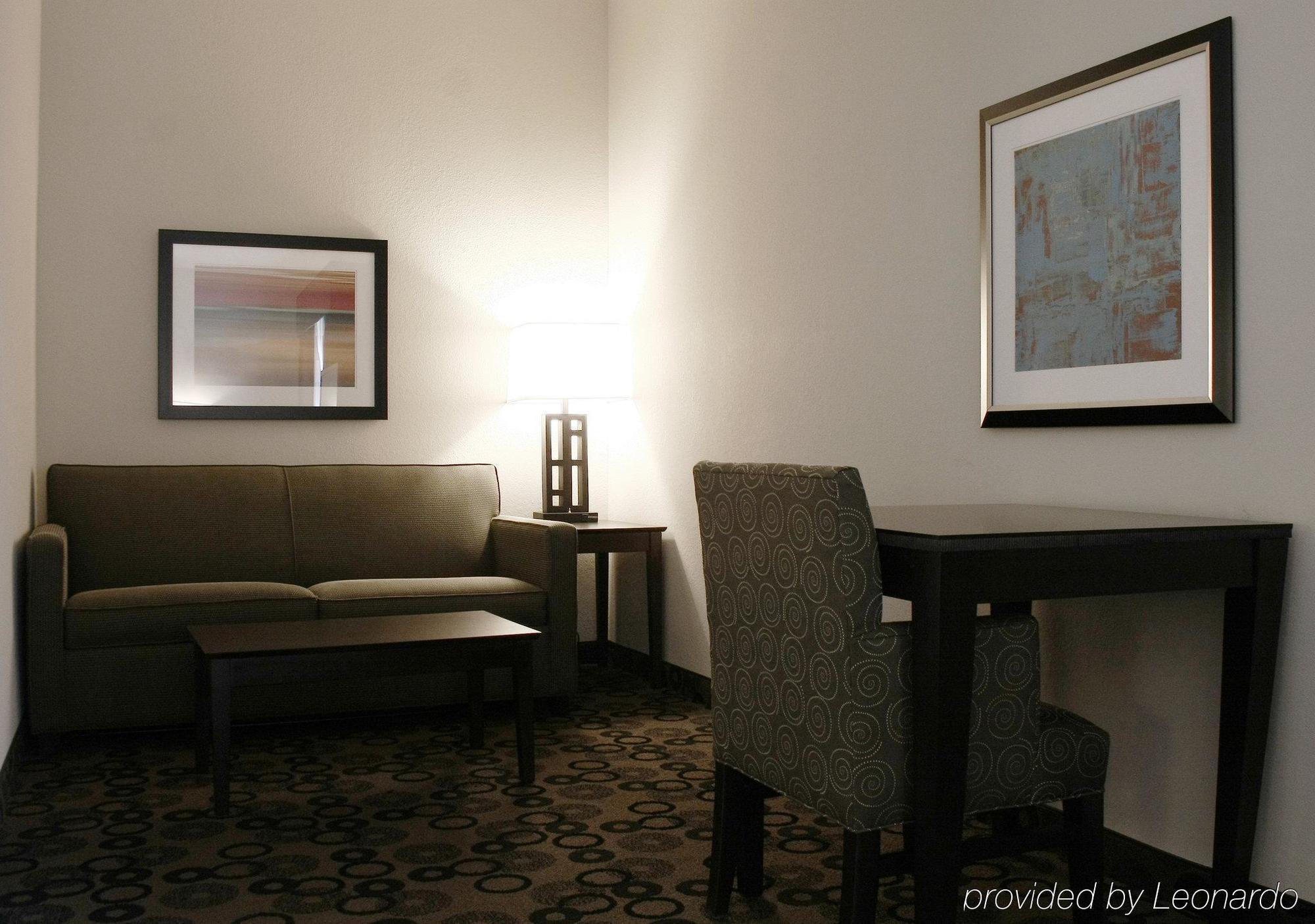 Holiday Inn Express & Suites - Cleveland Northwest By Ihg Exteriör bild