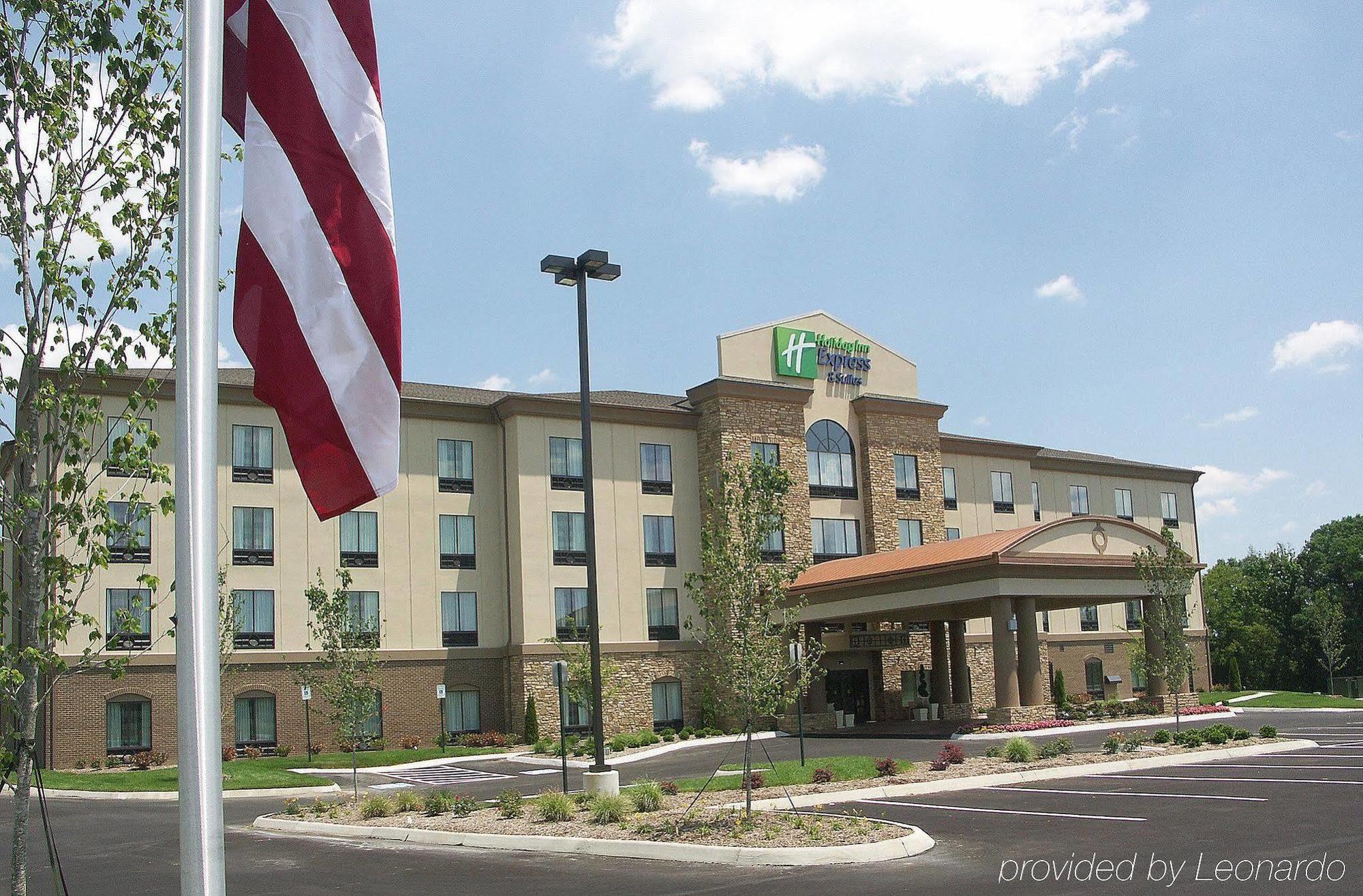 Holiday Inn Express & Suites - Cleveland Northwest By Ihg Exteriör bild