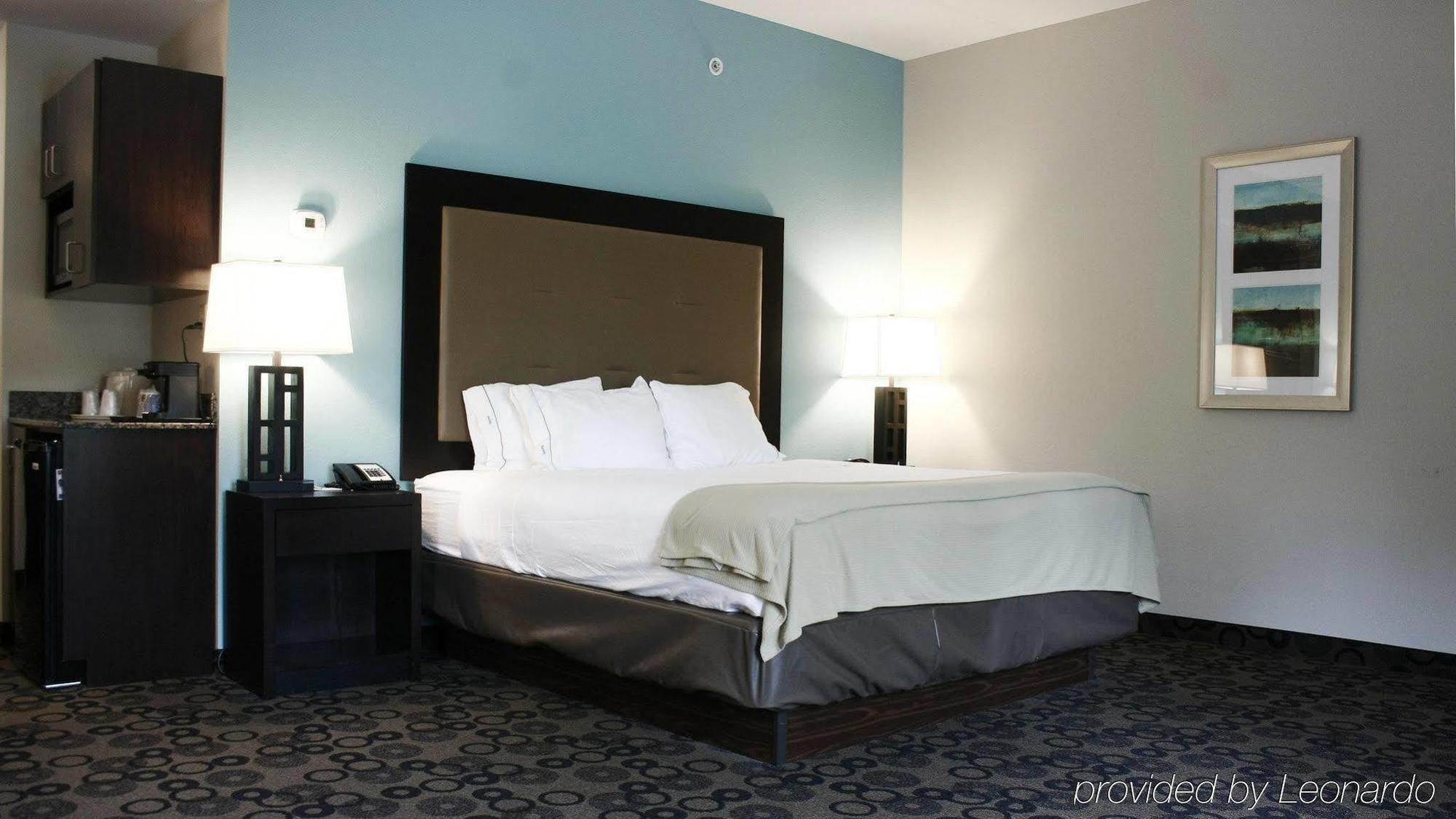 Holiday Inn Express & Suites - Cleveland Northwest By Ihg Exteriör bild