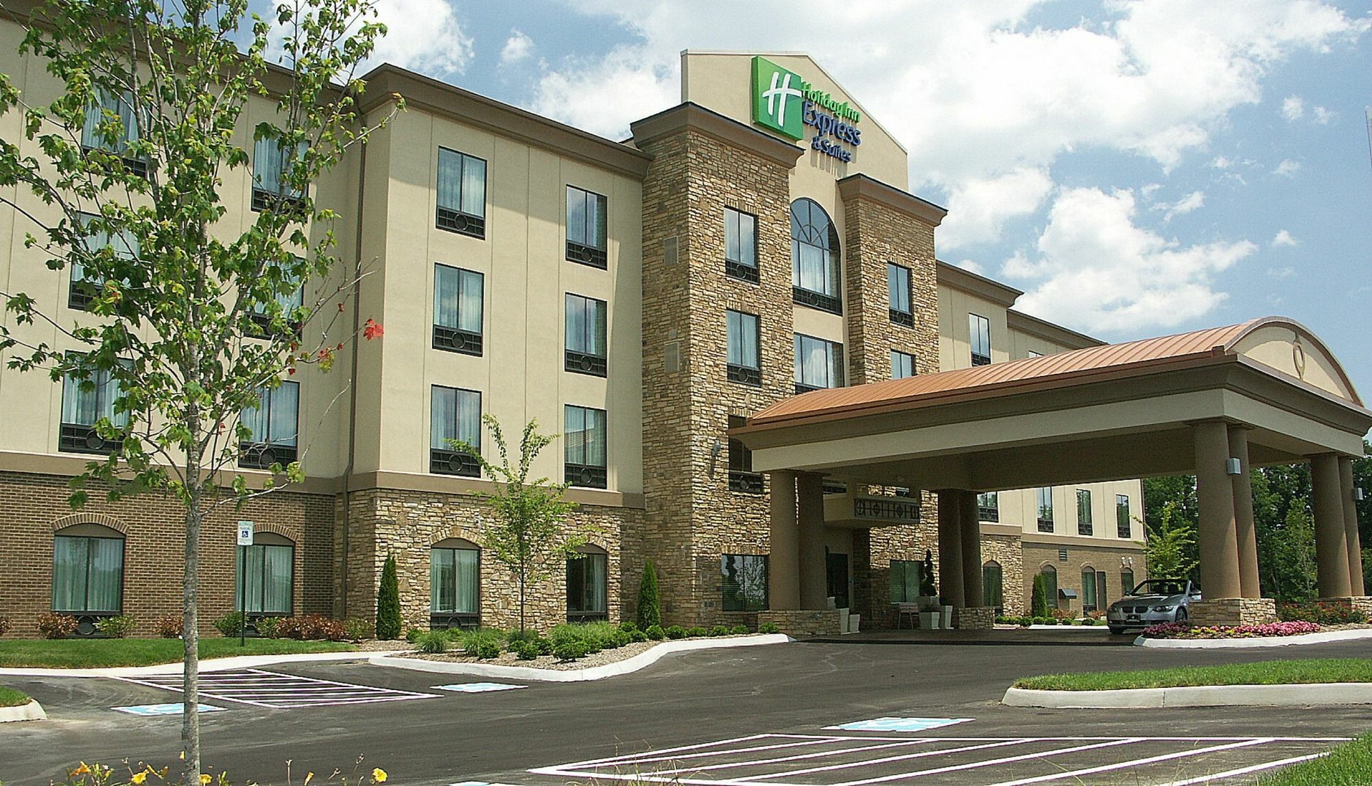 Holiday Inn Express & Suites - Cleveland Northwest By Ihg Exteriör bild